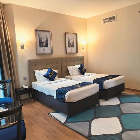 Seven Seas Hotel Dubai Bagian luar foto