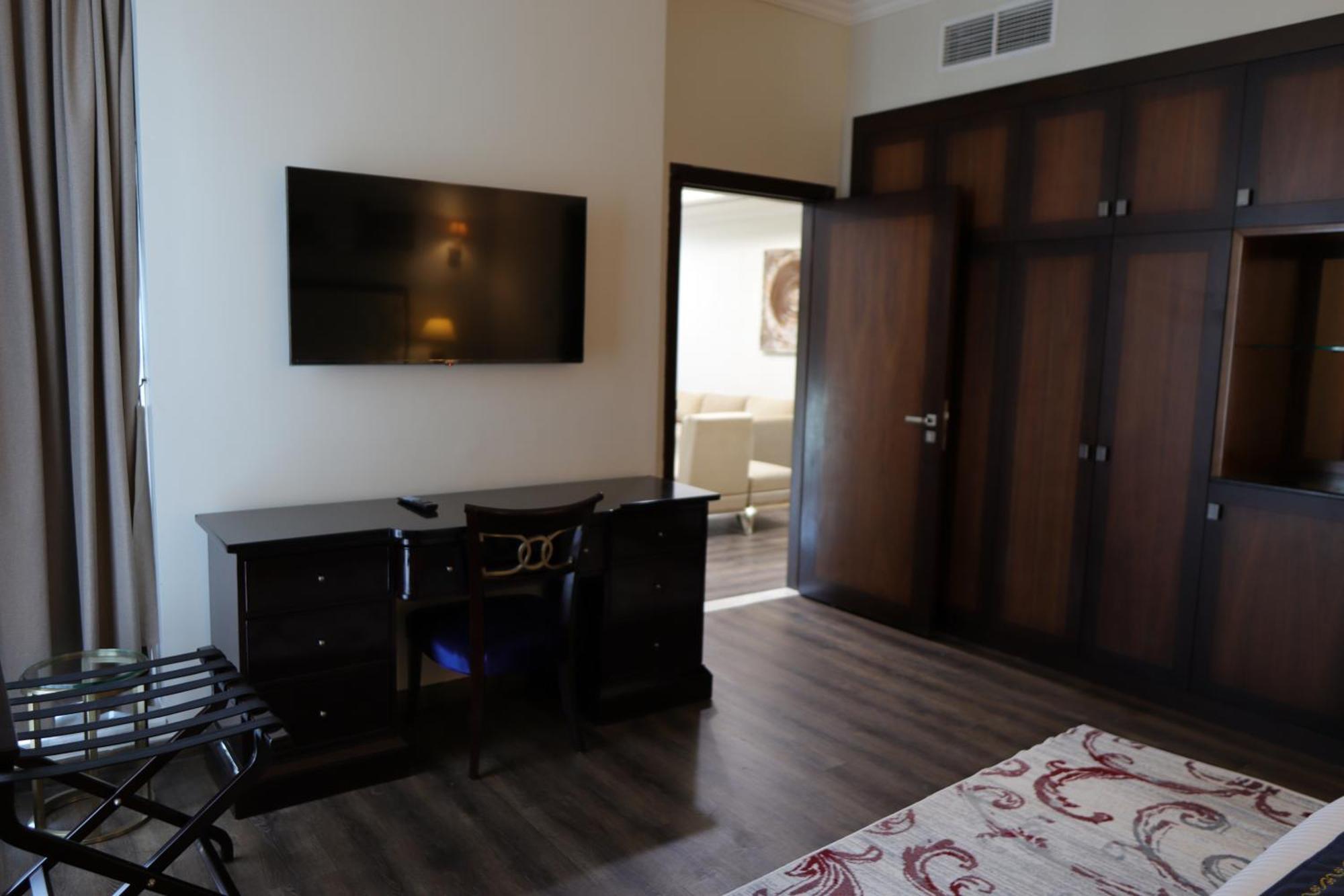 Seven Seas Hotel Dubai Bagian luar foto