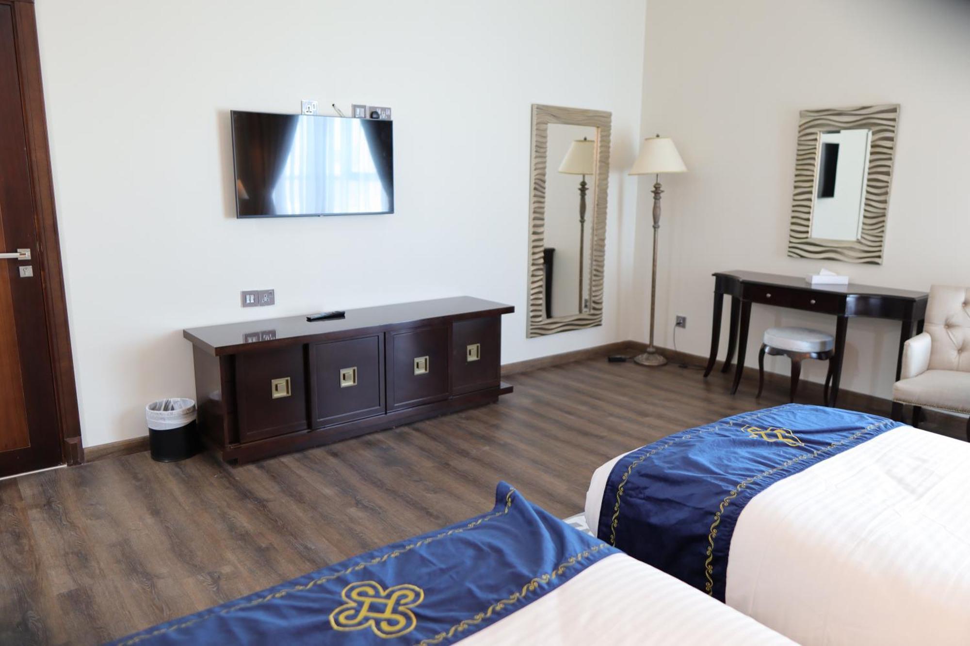 Seven Seas Hotel Dubai Bagian luar foto