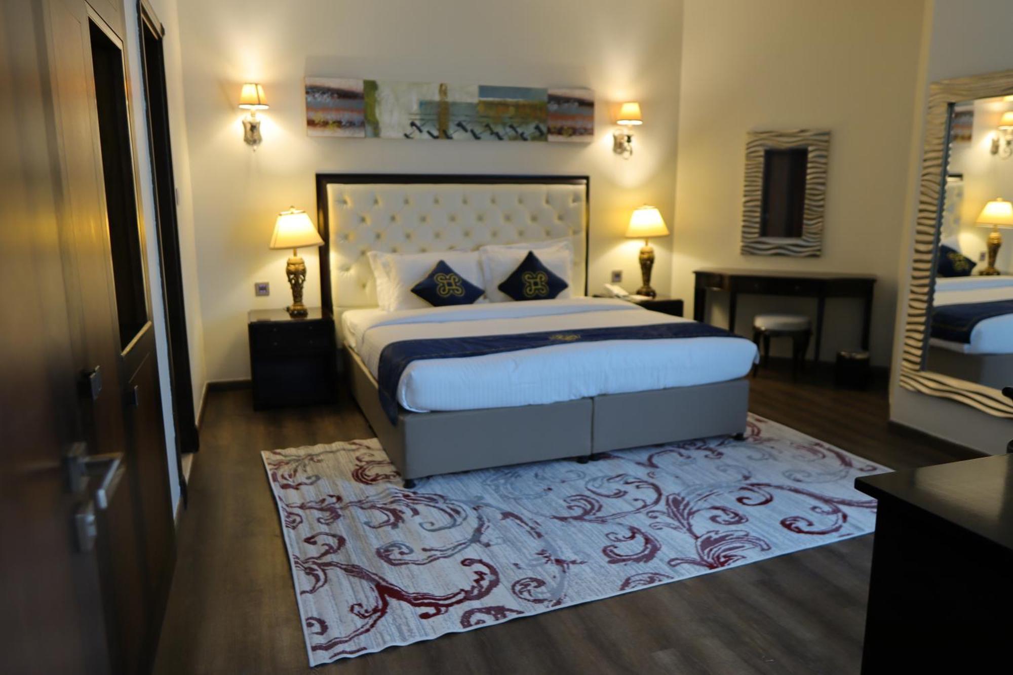 Seven Seas Hotel Dubai Bagian luar foto