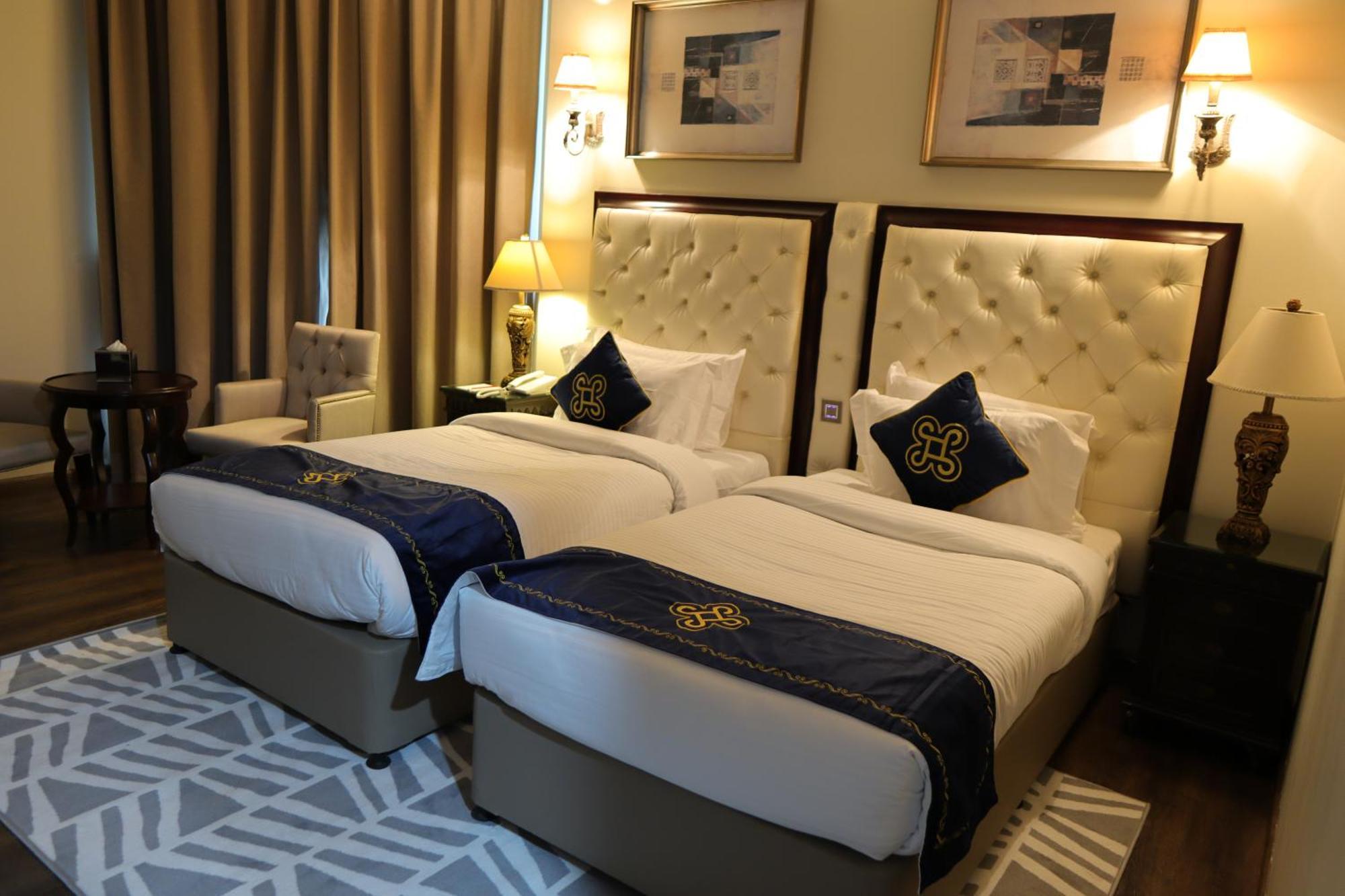 Seven Seas Hotel Dubai Bagian luar foto