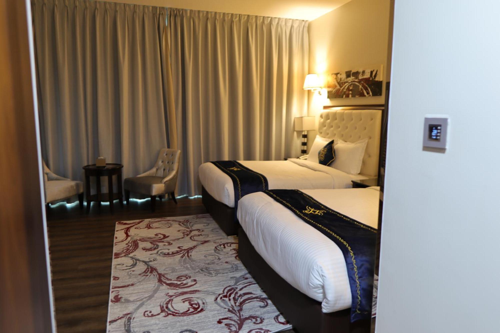Seven Seas Hotel Dubai Bagian luar foto