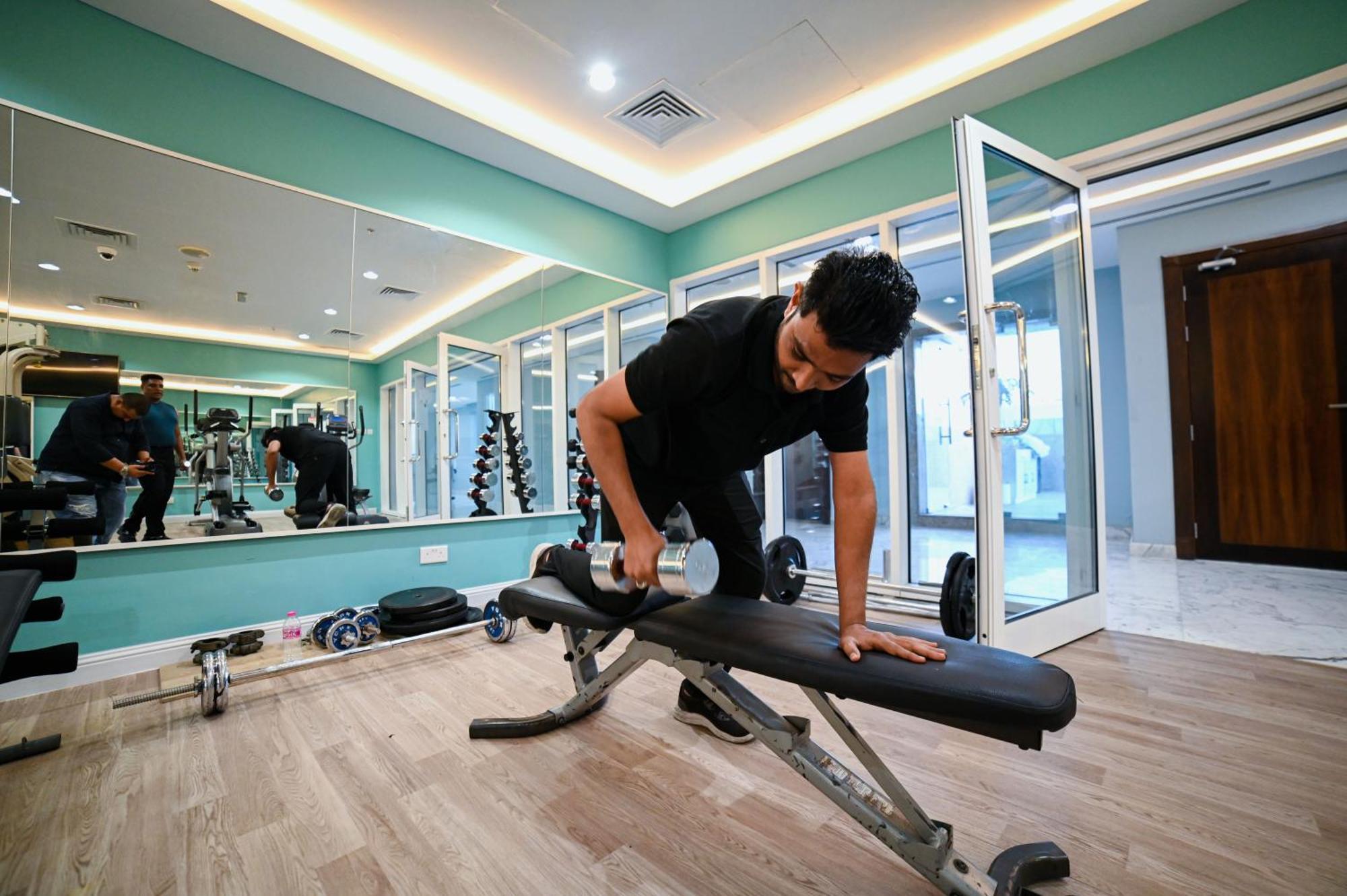 Seven Seas Hotel Dubai Bagian luar foto