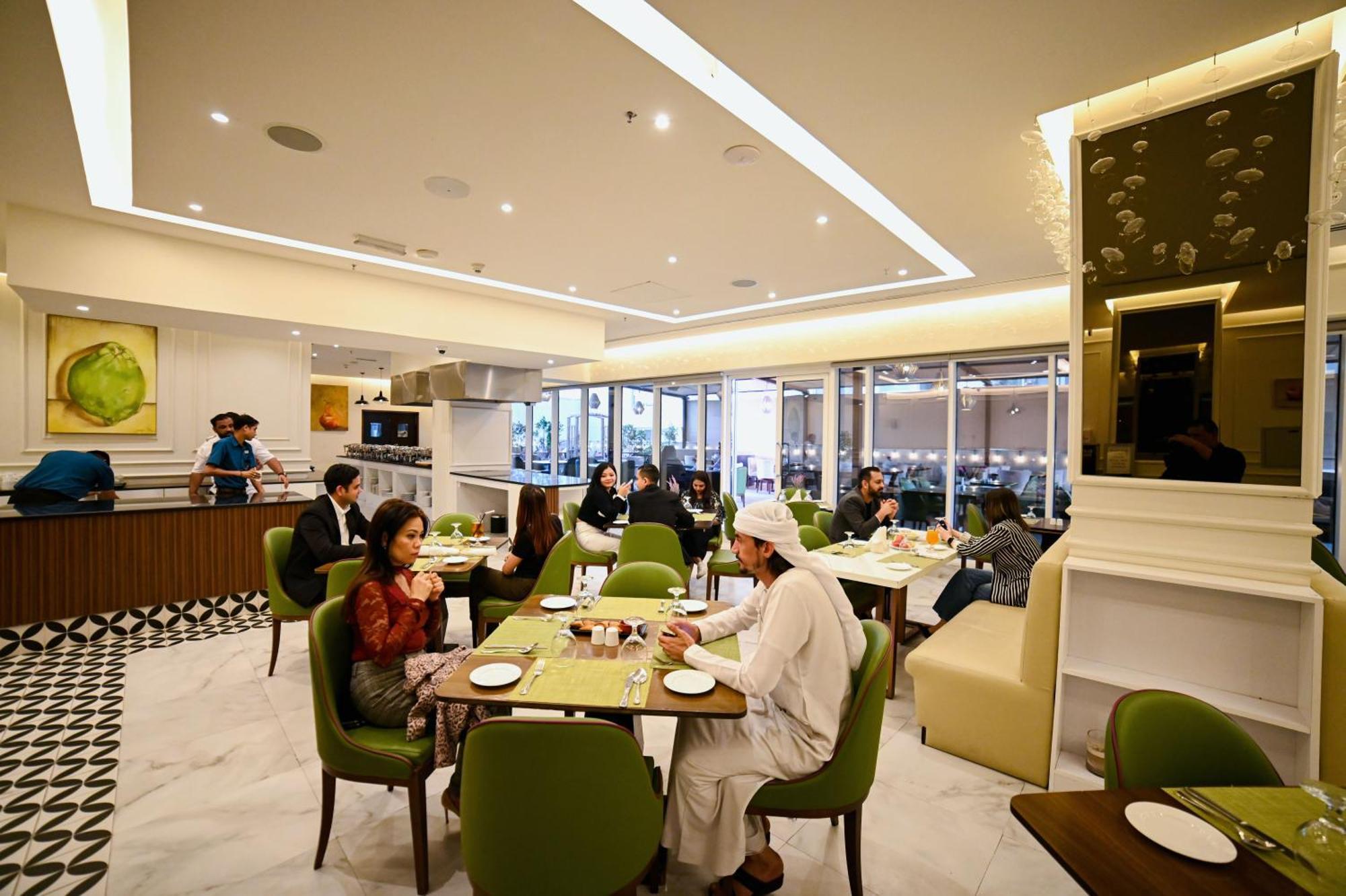 Seven Seas Hotel Dubai Bagian luar foto