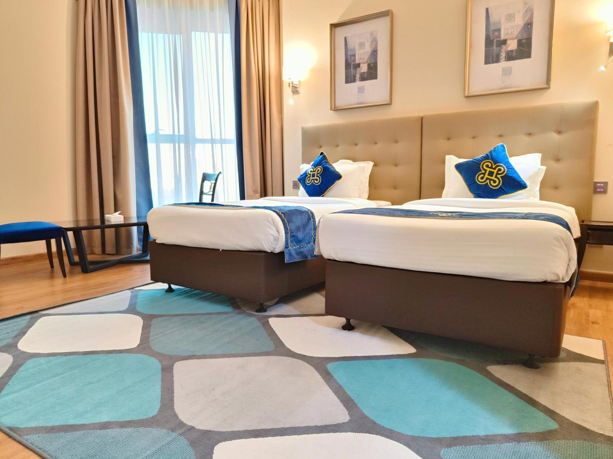 Seven Seas Hotel Dubai Bagian luar foto