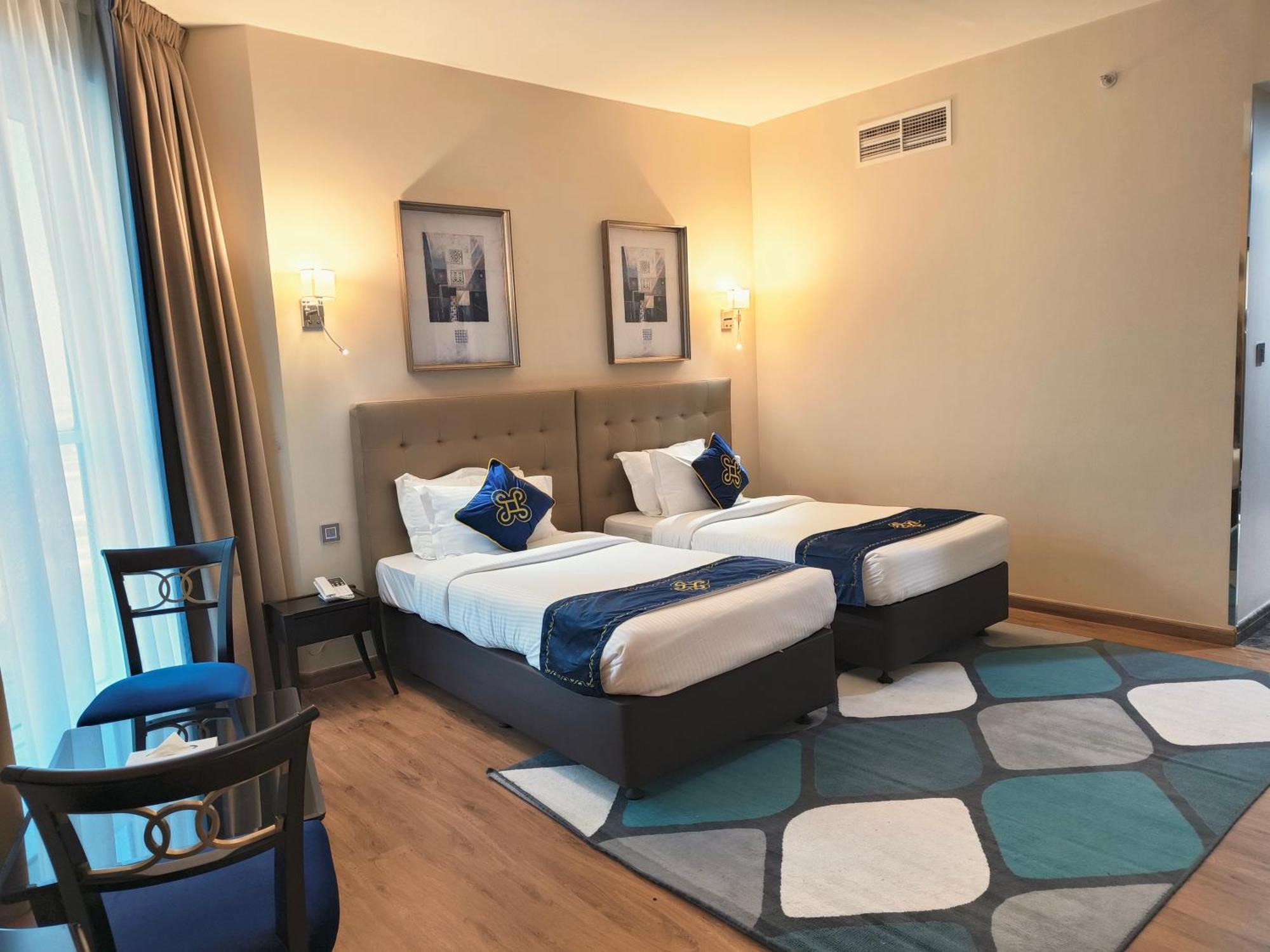 Seven Seas Hotel Dubai Bagian luar foto