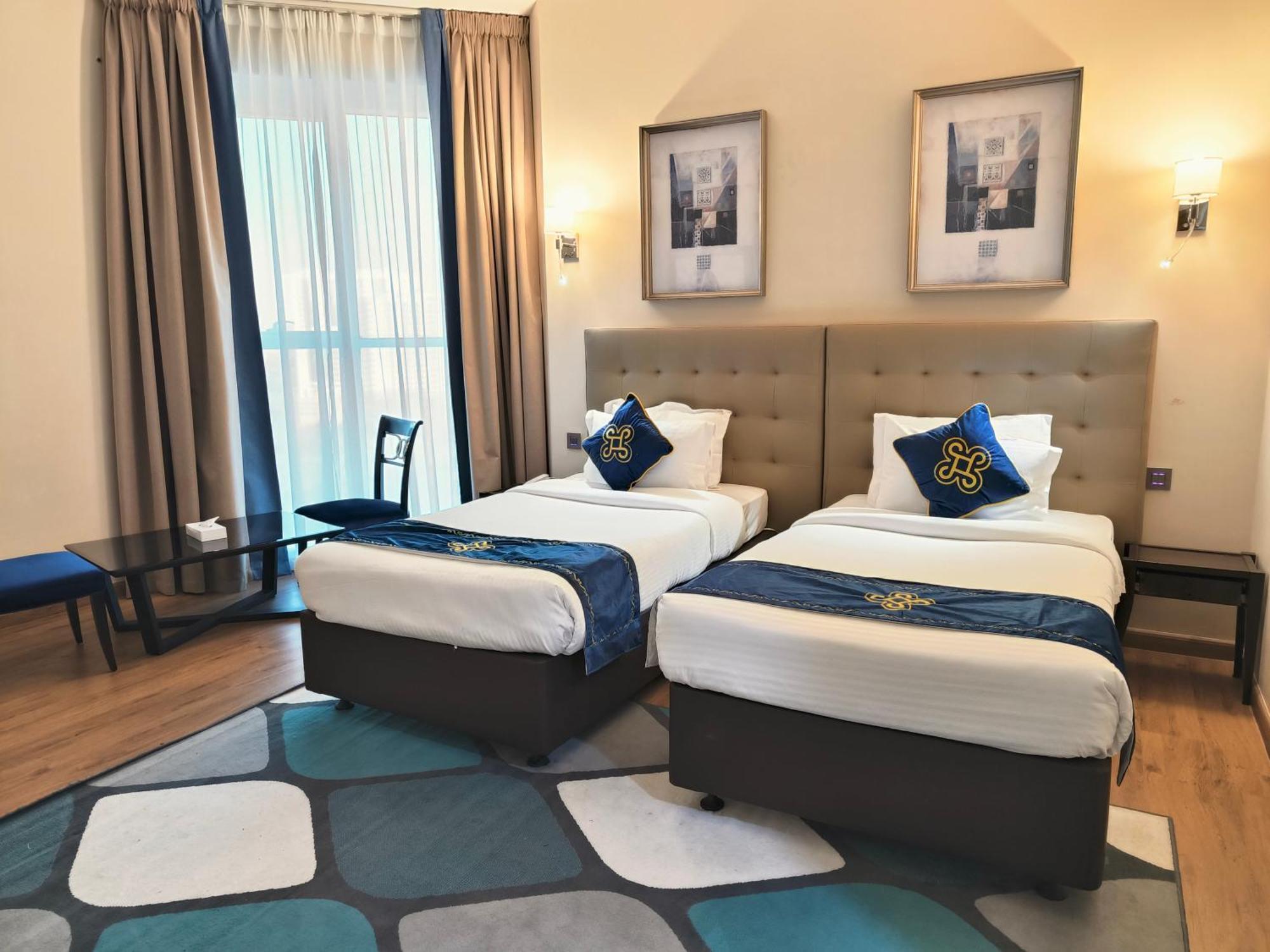 Seven Seas Hotel Dubai Bagian luar foto
