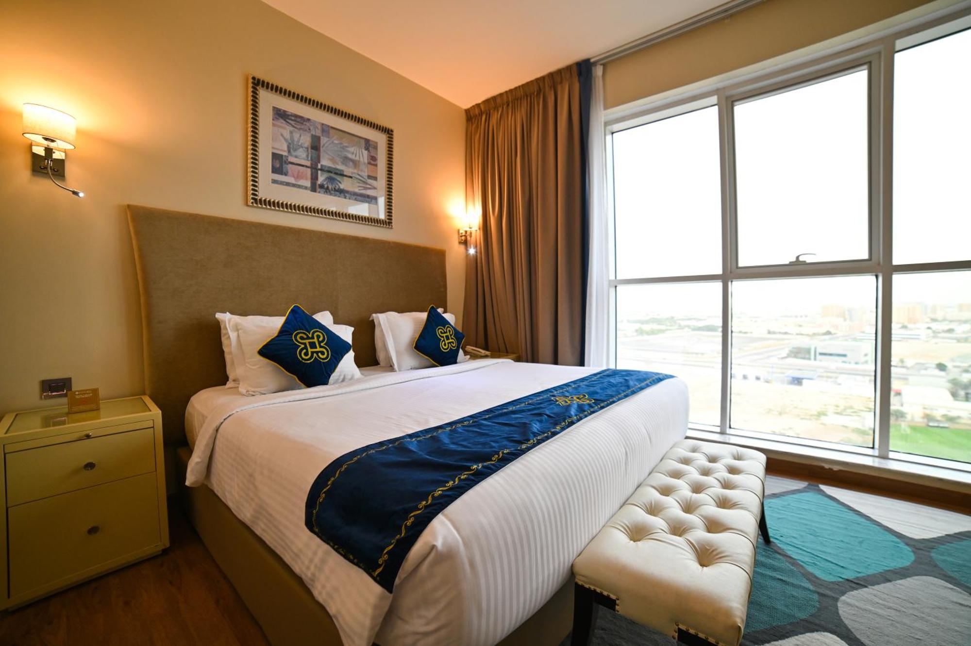 Seven Seas Hotel Dubai Bagian luar foto