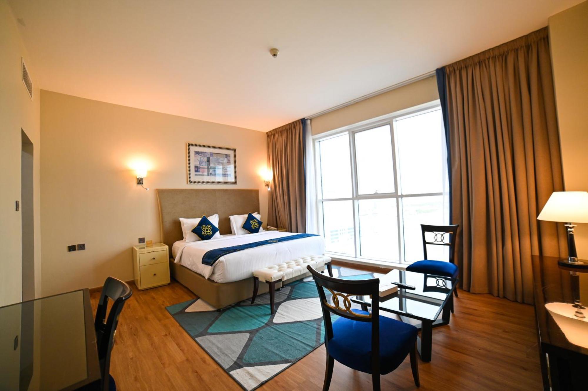 Seven Seas Hotel Dubai Bagian luar foto