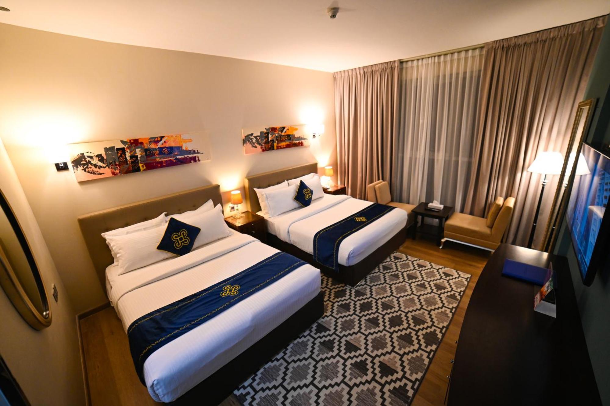 Seven Seas Hotel Dubai Bagian luar foto