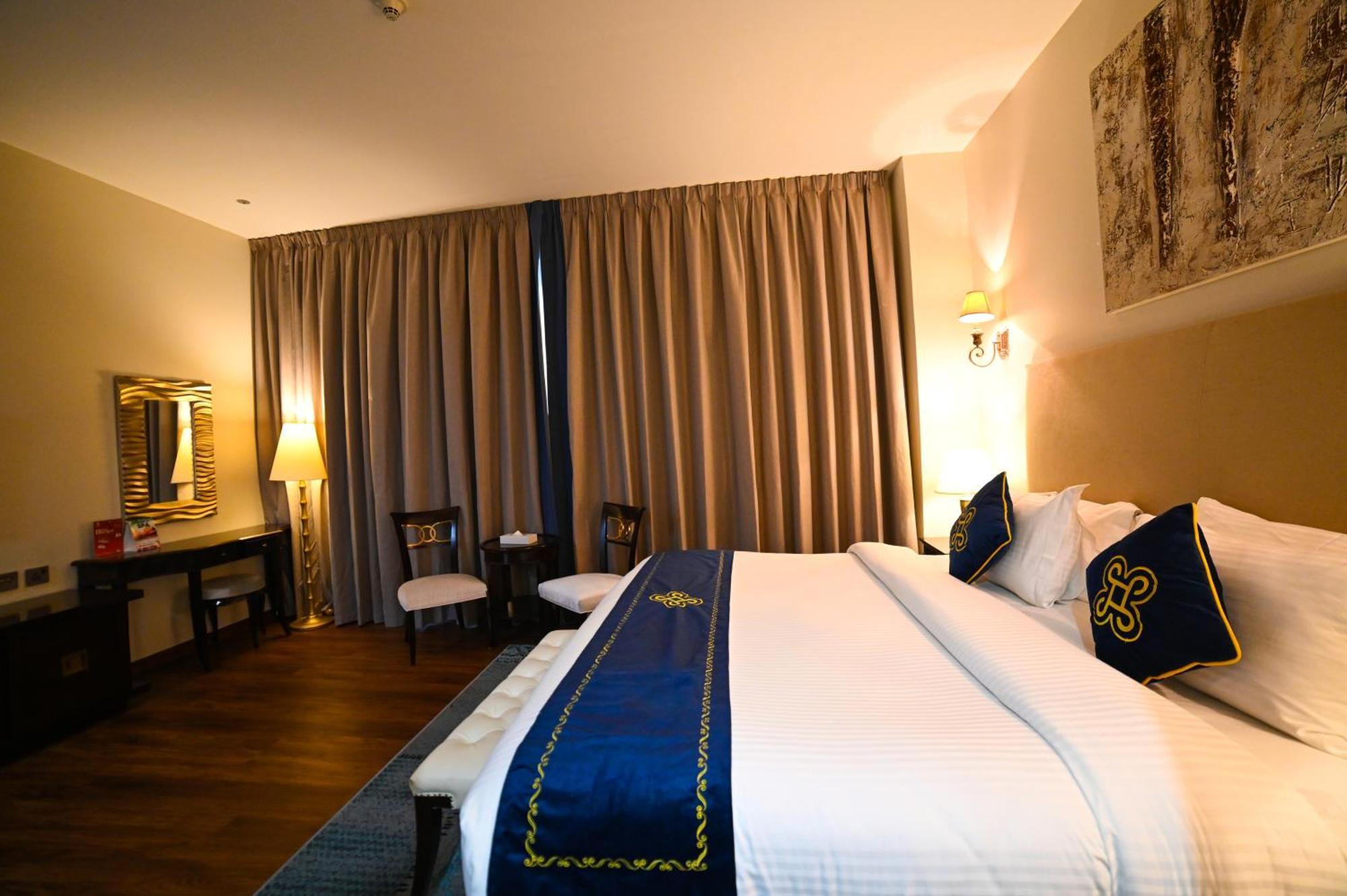 Seven Seas Hotel Dubai Bagian luar foto