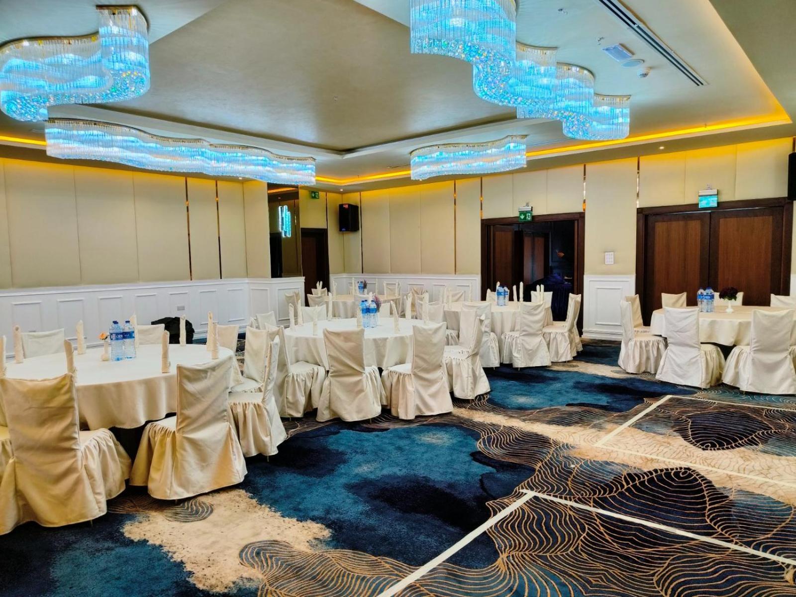 Seven Seas Hotel Dubai Bagian luar foto