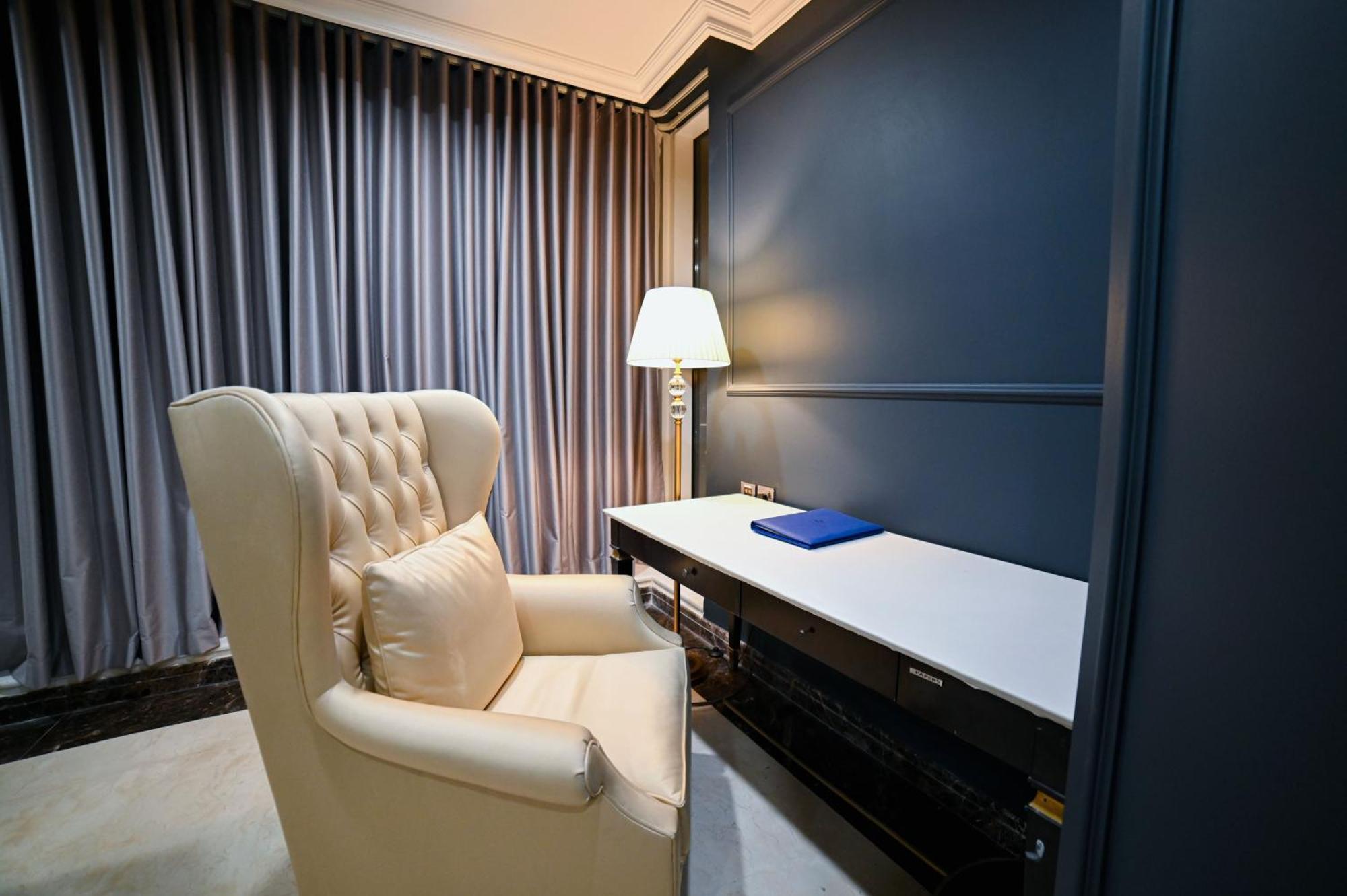 Seven Seas Hotel Dubai Bagian luar foto