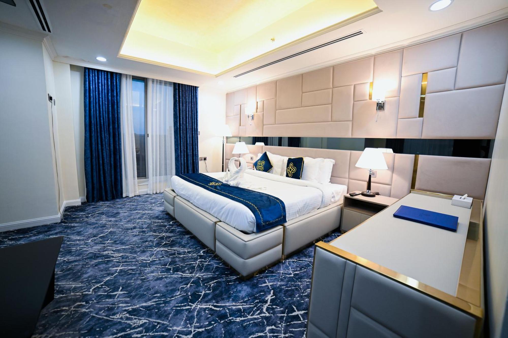 Seven Seas Hotel Dubai Bagian luar foto